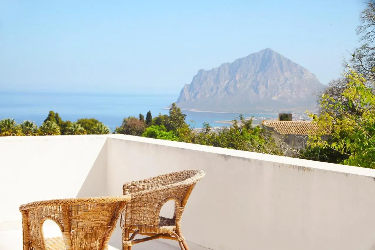 Versomare Room & Suite Valderice 0*,  Italien
