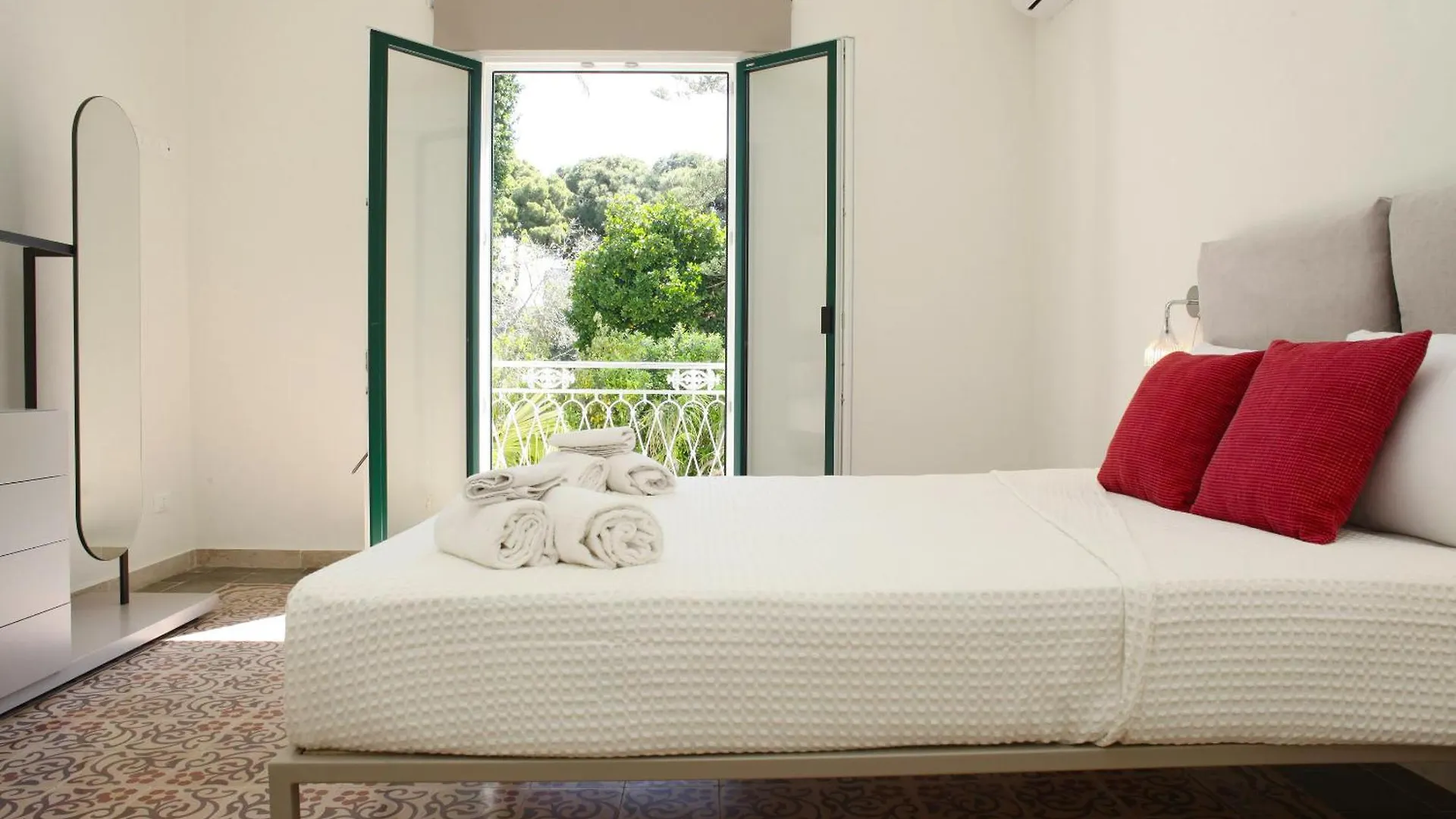 Versomare Room & Suite Valderice 0*,  Italien